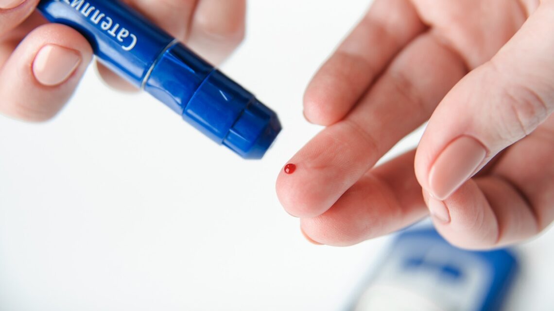 diabetes, elta, the meter, satellite express, pen, puncture of a finger, hands