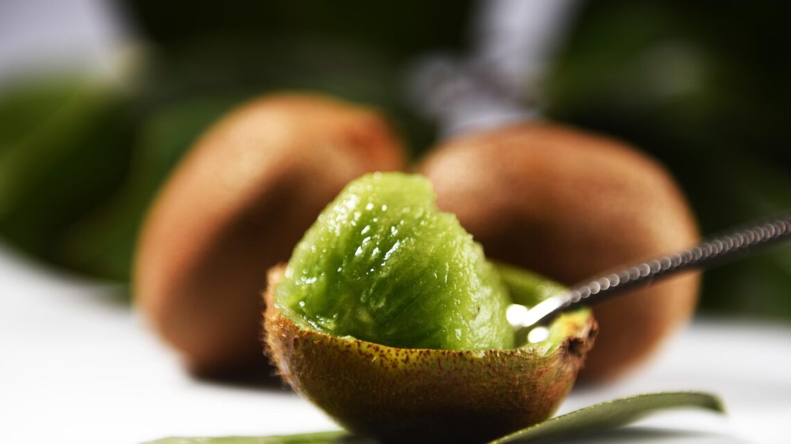 kiwi, flesh, fruit, food, spoon, kiwifruit, snack, dessert, healthy, vitamins, organic, natural, closeup