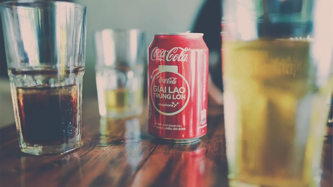 Marketing en online misinformatie bemoeilijkt keuze voor gezonde dranken door jongeren