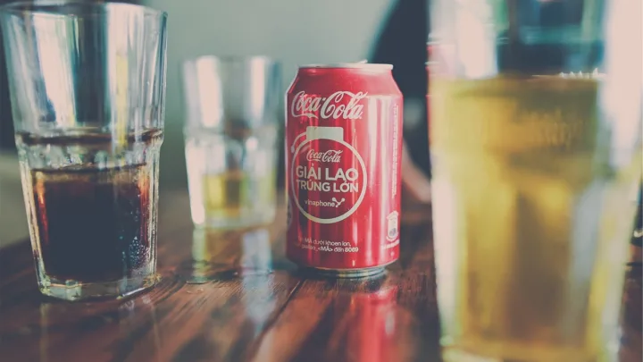 Marketing en online misinformatie bemoeilijkt keuze voor gezonde dranken door jongeren